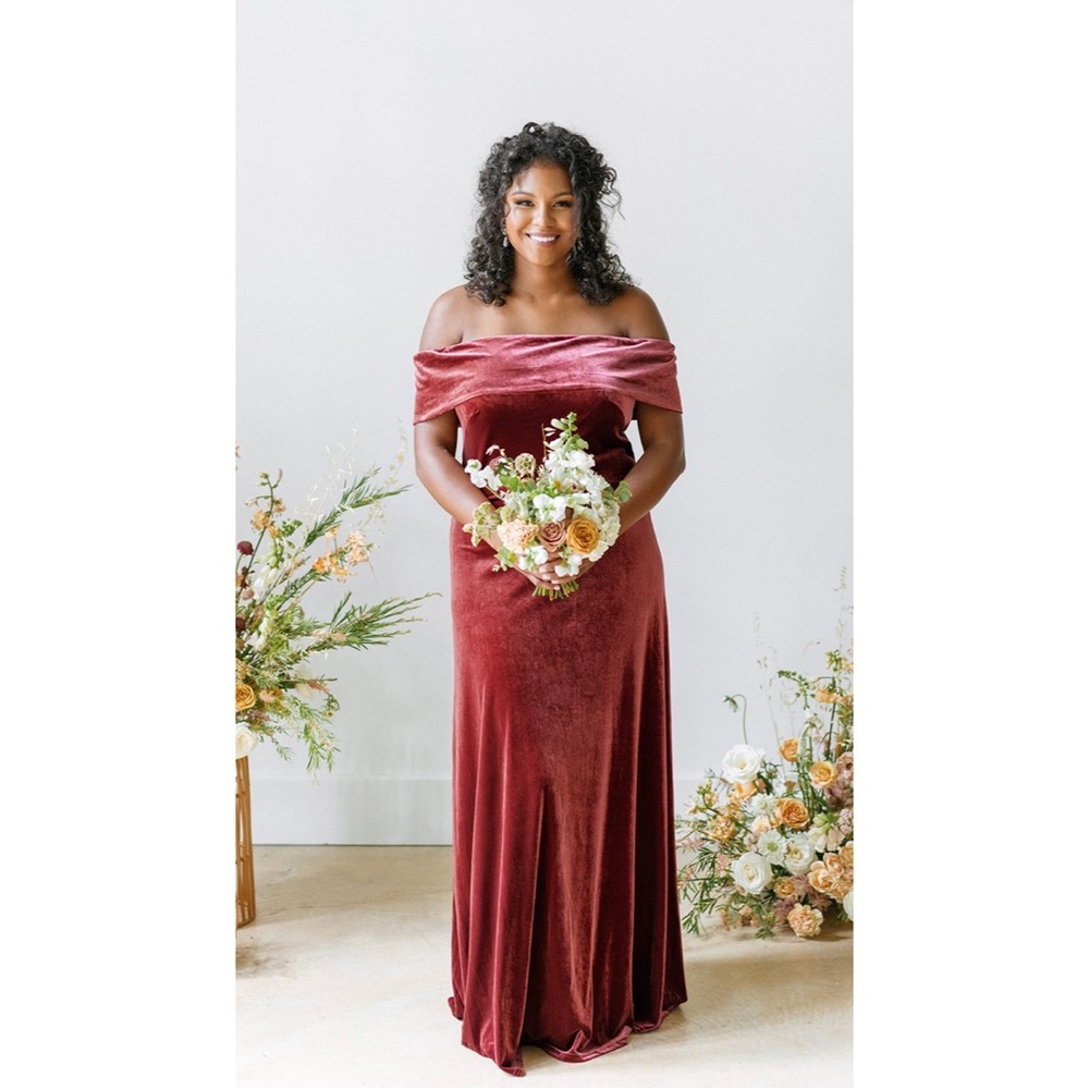 Revelry Court Velvet Dress In Romantic Rose